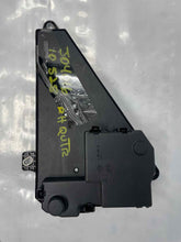 Load image into Gallery viewer, FUSE BOX 528i 535i 535i Gt 550i 550i Gt 750 HYBRID 750i 750il 760li 2010 - NW65262