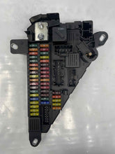 Load image into Gallery viewer, FUSE BOX 528i 535i 535i Gt 550i 550i Gt 750 HYBRID 750i 750il 760li 2010 - NW65262