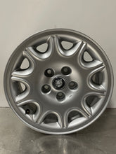 Load image into Gallery viewer, WHEEL Jaguar Xj8 98 99 16" Alloy 10 Triangle Slots - NW199542