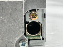 Load image into Gallery viewer, RADIO Toyota Prius 2001 01 2002 02 2003 03 2004 04 05 - NW139948