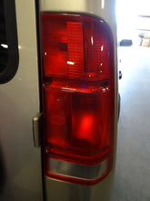 Load image into Gallery viewer, TAIL LIGHT LAMP ASSEMBLY Rover Disco II Disco SD Discovery 99-00 Right - NW182006