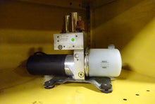 Load image into Gallery viewer, CONVERTIBLE TOP MOTOR Saab 9-3 04 05 06 07 08 09 10 - NW50235