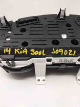 Load image into Gallery viewer, Speedometer Cluster Kia Soul 2014 - NW160763