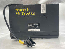 Load image into Gallery viewer, CD Changer Touareg Jetta Golf 2002 02 2003 03 2004 04 05 06 07 08 09 10 - NW140246