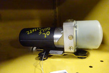 Load image into Gallery viewer, CONVERTIBLE TOP MOTOR Golf 1999 99 2000 00 2001 01 2002 02 - NW50260