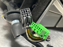 Load image into Gallery viewer, Side View Door Mirror Cadillac SRX 2004 - NW50630