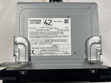 Load image into Gallery viewer, Radio Toyota Sienna 2015 - DG116512
