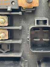 Load image into Gallery viewer, FUSE BOX Jaguar X Type 03 04 05 06 07 08 - NW65591