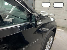 Load image into Gallery viewer, Side View Door Mirror Chevrolet Traverse 2019 - DG131552