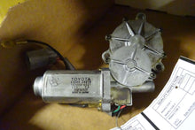 Load image into Gallery viewer, CONVERTIBLE TOP MOTOR SC430 02 03 04 05 06 07 08 09 10 Left - NW50151