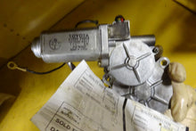 Load image into Gallery viewer, CONVERTIBLE TOP MOTOR SC430 02 03 04 05 06 07 08 09 10 Right - NW50152
