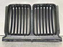 Load image into Gallery viewer, GRILL BMW 318i 325e 325i M3 84 85 86 87 88 89 - 93 - NW98077