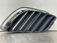 Load image into Gallery viewer, GRILLE Saab 9-5 2002 02 2003 03 04 05 Upper End Left - NW98686