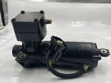 Load image into Gallery viewer, Suspension Air Compressor Pump RANGE ROVER 1998 - NW8400