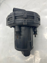 Load image into Gallery viewer, AIR INJECTION PUMP SMOG BMW X5 2000 00 01 02 03 4.4L 4.6L - NW8094