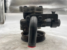 Load image into Gallery viewer, POWER STEERING PUMP Kia Sorento 2003 03 04 05 06 EX - NW163593
