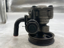 Load image into Gallery viewer, POWER STEERING PUMP Kia Sorento 2003 03 04 05 06 EX - NW163593
