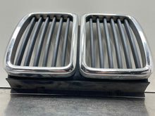 Load image into Gallery viewer, GRILL BMW 318i 325e 325i M3 84 85 86 87 88 89 - 93 - NW98068