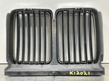 Load image into Gallery viewer, GRILL BMW 318i 325e 325i M3 84 85 86 87 88 89 - 93 - NW98068