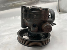 Load image into Gallery viewer, POWER STEERING PUMP INFINITI I30 MAXIMA 95 96 97 - 04 - NW163329