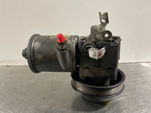 Load image into Gallery viewer, POWER STEERING PUMP MERCEDES 300E C-CLASS 93 94 95 - NW163689