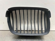 Load image into Gallery viewer, GRILL BMW 530i 525i 2001 01 2002 02 03 Left - NW98168