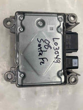 Load image into Gallery viewer, AIR BAG CONTROL MODULE COMPUTER Hyundai Santa Fe 07 08 09 - NW32267