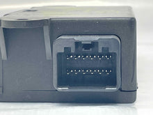 Load image into Gallery viewer, SUSPENSION CONTROL MODULE COMPUTER Vanden Pl XJ8 XJ8L XJR 03-05 - NW33222
