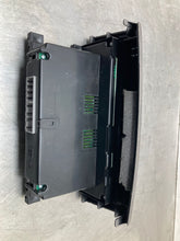 Load image into Gallery viewer, Temperature Controls INFINITI I30 2000 - NW460617