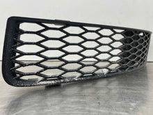 Load image into Gallery viewer, GRILLE Audi TT 2000 00 2001 01 2002 02 2003 03 2004 04 2005 05 Lower Right - NW98050