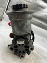 Load image into Gallery viewer, POWER STEERING PUMP Tacoma 2005 05 2006 06 07 08 09 - NW164153