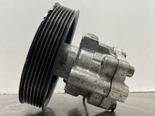 Load image into Gallery viewer, POWER STEERING PUMP Infiniti QX56 Nissan Armada Titan 2004 04 05 06 07 08 - 12 - NW423072