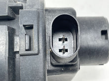 Load image into Gallery viewer, FOG LIGHT Volkswagen Passat 01 02 03 04 05 Right - NW83677