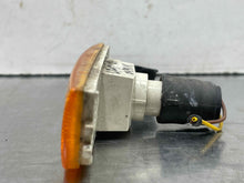 Load image into Gallery viewer, PARKLAMP Volkswagen Passat 2001 01 2002 02 2003 03 2004 04 2005 05 Right - NW83678