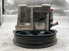 Load image into Gallery viewer, POWER STEERING PUMP S Type 2001 01 2002 02 03 04 - 08 - NW567619