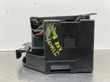 Load image into Gallery viewer, Fuse Box Jaguar XK8 1998 - NW65641