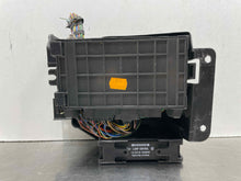 Load image into Gallery viewer, Fuse Box Jaguar XK8 1998 - NW65641