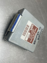 Load image into Gallery viewer, TRANSFER CASE CONTROL MODULE COMPUTER Toyota 4 Runner 01 02 - NW455515