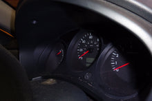 Load image into Gallery viewer, SPEEDOMETER CLUSTER Subaru Forester 2004 04 Auto - NW161785