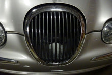 Load image into Gallery viewer, GRILL Jaguar S Type 2000 00 2001 01 2002 02 2003 03 - NW98402