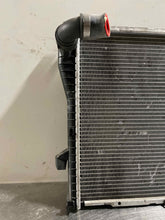 Load image into Gallery viewer, RADIATOR BMW 525i 530i 540i 1998 98 99 00 01 02 03 - NW131981
