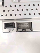 Load image into Gallery viewer, Radio Land Rover LR2 LR3 2008 08 2009 09 2010 10 2011 11 AM FM Cd Player - NW139374