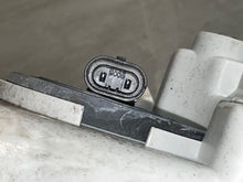 Load image into Gallery viewer, HEADLIGHT LAMP ASSEMBLY Toyota Avalon 00 01 02 03 04 Right - NW103625