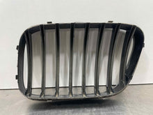 Load image into Gallery viewer, GRILLE BMW X5 2000 00 2001 01 2002 02 2003 03 Upper Right - NW98326