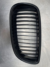Load image into Gallery viewer, Grille BMW 335I 2010 - NW98156