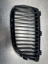 Load image into Gallery viewer, GRILLE BMW 328i 335i M3 2007 07 2008 08 2009 09 2010 10 Right - NW98157