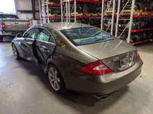 Load image into Gallery viewer, CARRIER ASSEMBLY Mercedes-Benz CLS500 CLS55 2006 06 - NW47261