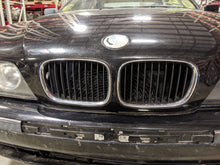 Load image into Gallery viewer, GRILLE BMW 528i 540i 1997 97 1998 98 1999 99 2000 00 Upper Left - NW98183