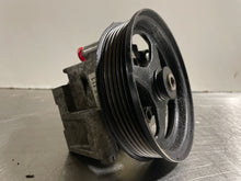 Load image into Gallery viewer, Power Steering Pump THUNDERBIRD 2004 - NW162933