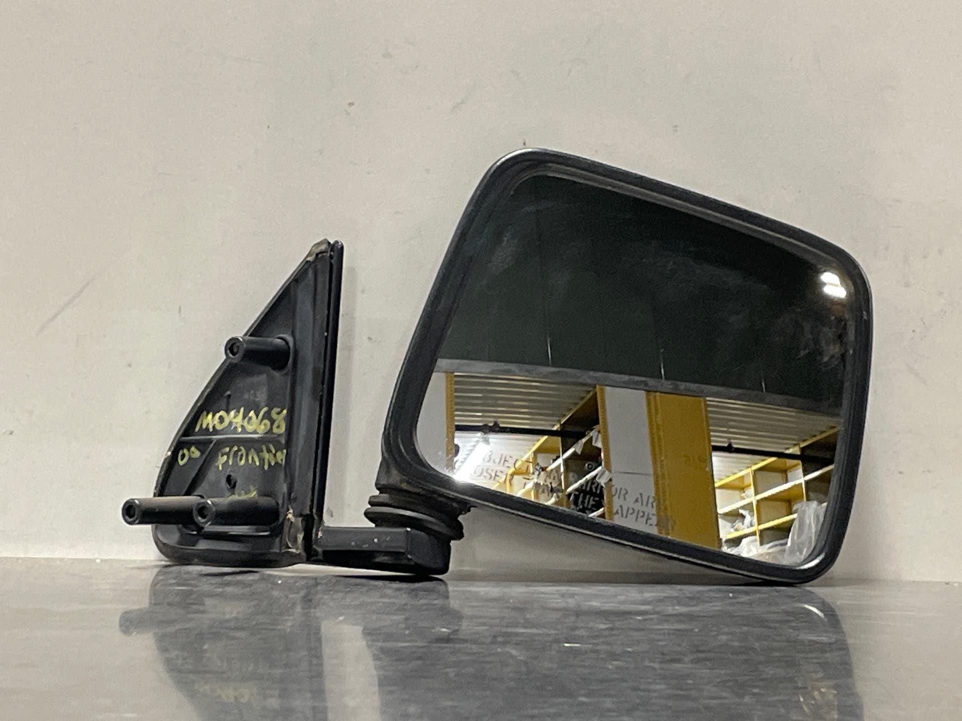 Driver Side Power Door Mirror For 2000-2004 Nissan Xterra - Textured Non-Heated Replacement